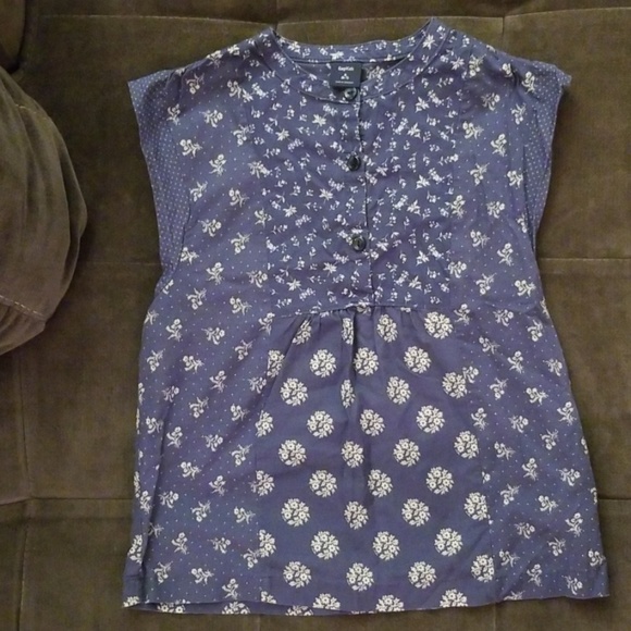 ⛔SOLD⛔Gap navy floral top - Picture 1 of 2